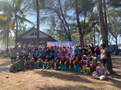 Mahasiswa KKN Unsoed Desa Tambakmulyo Edukasi Masyarakat tentang Pengelolaan Sampah Rumah Tangga Berbasis Tempat Sampah Terpilah