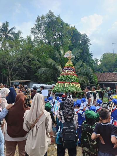 KEGIATAN TASYAKURAN AMERTI BUMI DI PANTAI KEMBAR TERPADU DESA TAMBAKMULYO